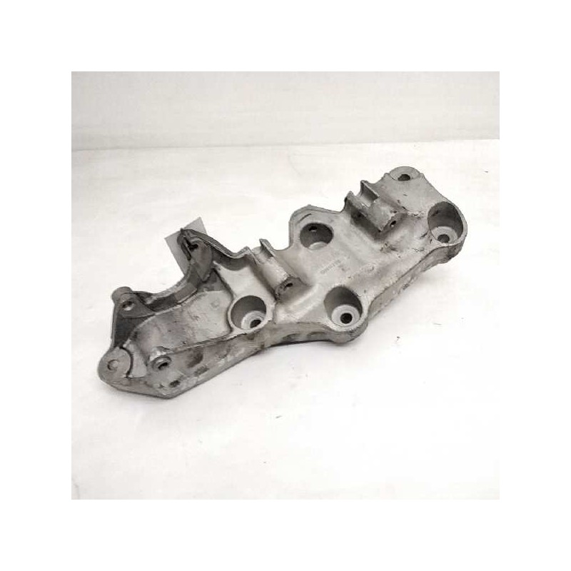 Recambio de soporte alternador para renault trafic combi (ab 4.01) generation privilege  combi corto referencia OEM IAM 82004621