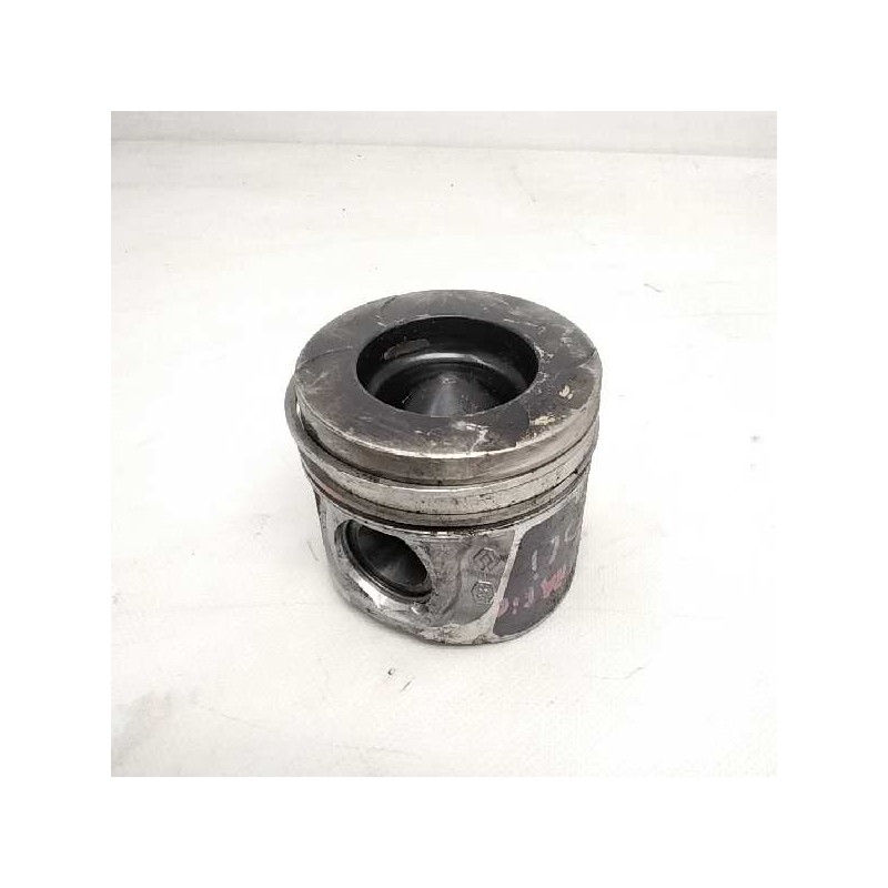 Recambio de piston para renault trafic caja cerrada (ab 4.01) referencia OEM IAM   