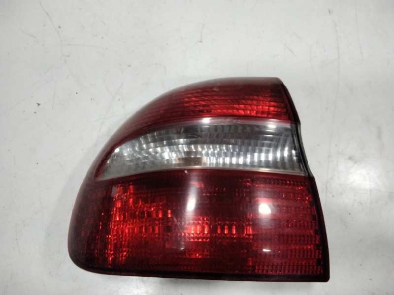 Recambio de piloto trasero izquierdo para volvo v40 familiar 1.9 d+ evolution referencia OEM IAM   