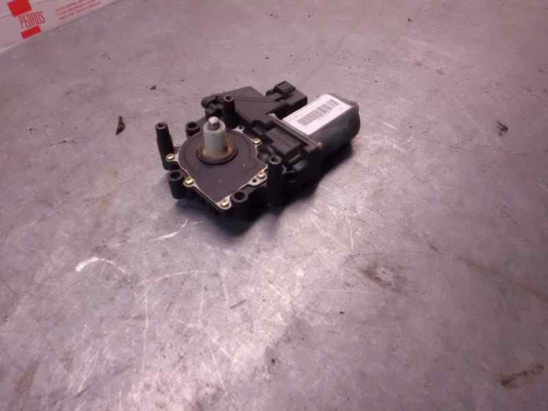 Recambio de motor elevalunas delantero derecho para audi a4 berlina (b5) 1.9 tdi referencia OEM IAM   