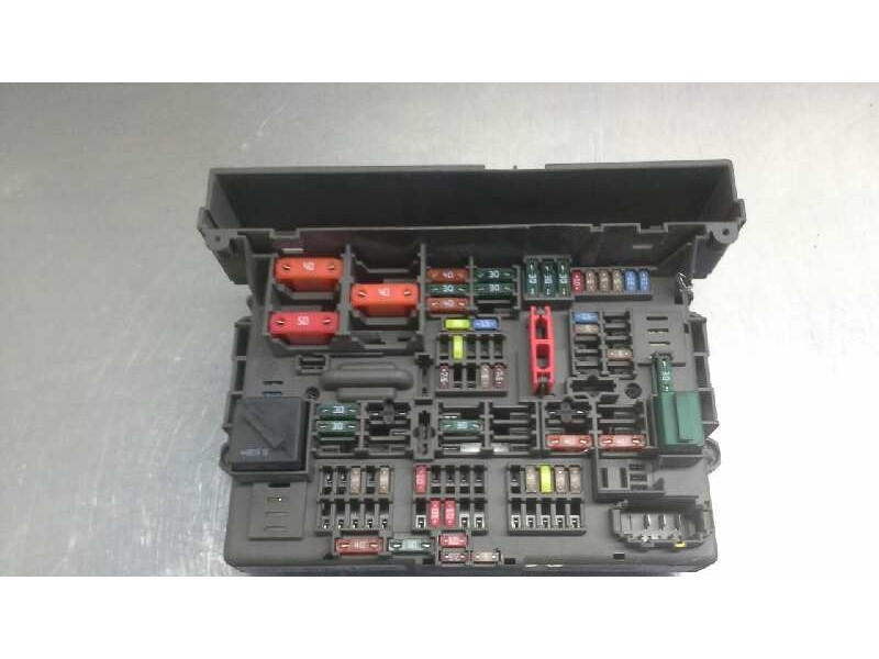 Recambio de caja fusibles para bmw serie 3 berlina (e90) 320d referencia OEM IAM 9119446-03  