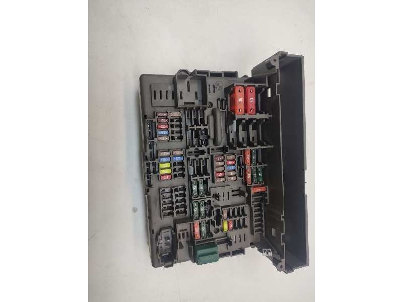 Recambio de caja fusibles para bmw serie 3 berlina (e90) 320d referencia OEM IAM 9119446-03  