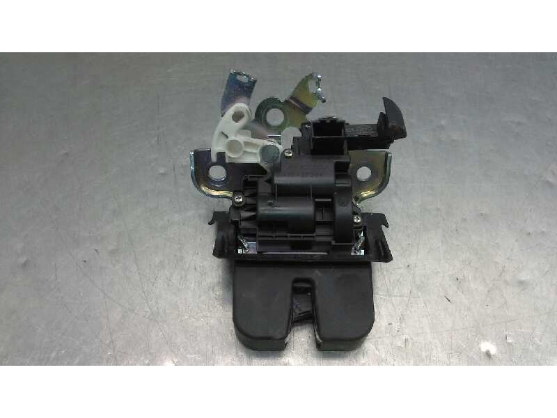 Recambio de cerradura maletero / porton para skoda fabia active referencia OEM IAM 8R0827505A  