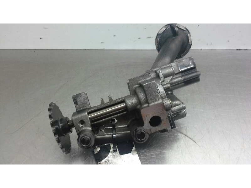 Recambio de bomba aceite para opel vivaro furgón 2.9t corto referencia OEM IAM 7700600252  