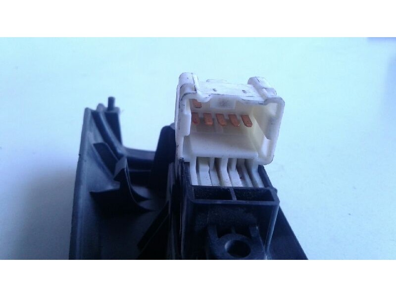 Recambio de mando elevalunas trasero derecho para nissan almera (n16/e) acenta referencia OEM IAM 254110V000  