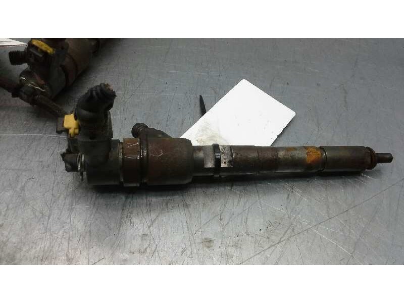 Recambio de inyector para opel corsa c silverline referencia OEM IAM 0445110083  