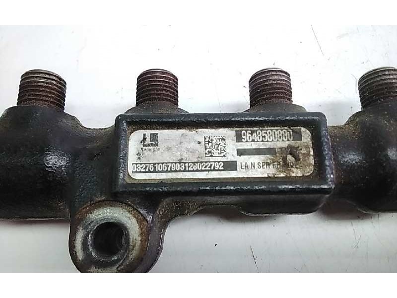 Recambio de rampa inyectora para ford fiesta courier referencia OEM IAM 9648580880  