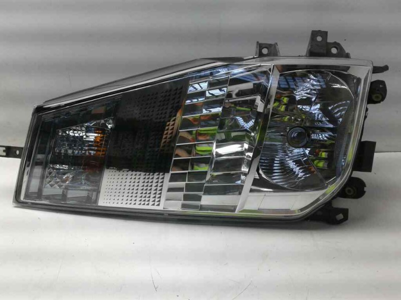 Recambio de faro derecho para renault maxity referencia OEM IAM 89317221  