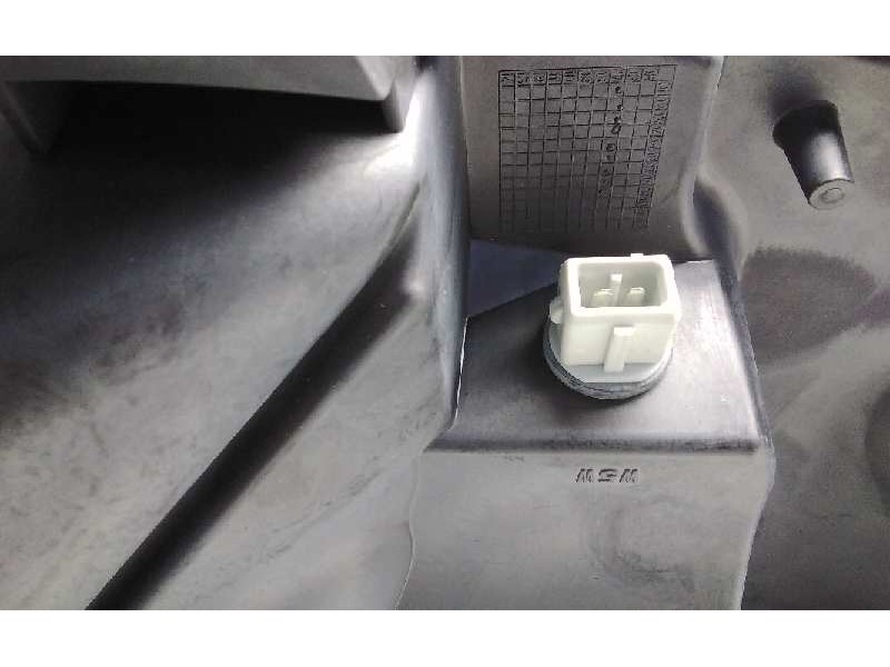 Recambio de faro derecho para renault maxity referencia OEM IAM 89317221  