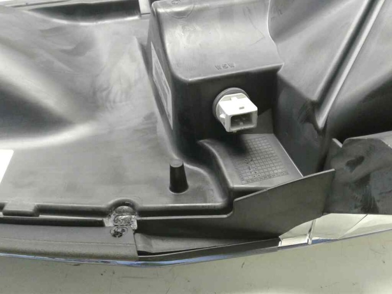 Recambio de faro derecho para renault maxity referencia OEM IAM 89317201  