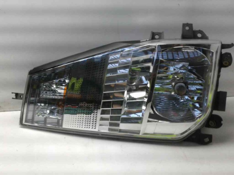 Recambio de faro derecho para renault maxity referencia OEM IAM 89317221  