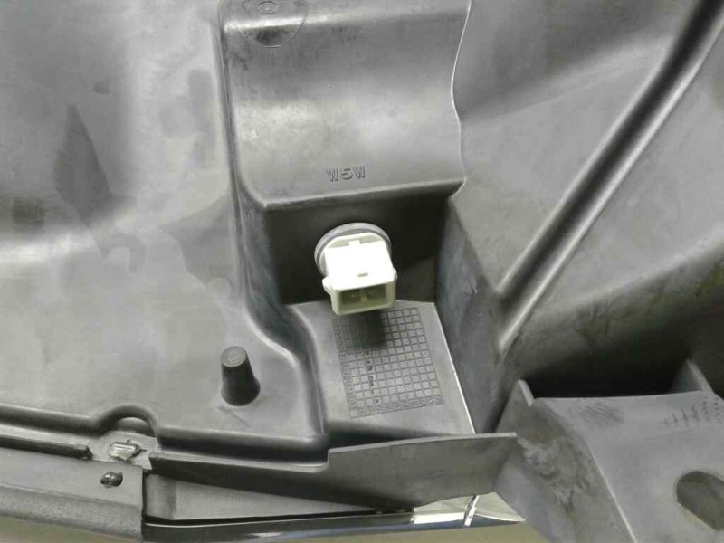 Recambio de faro derecho para renault maxity referencia OEM IAM 89317221  