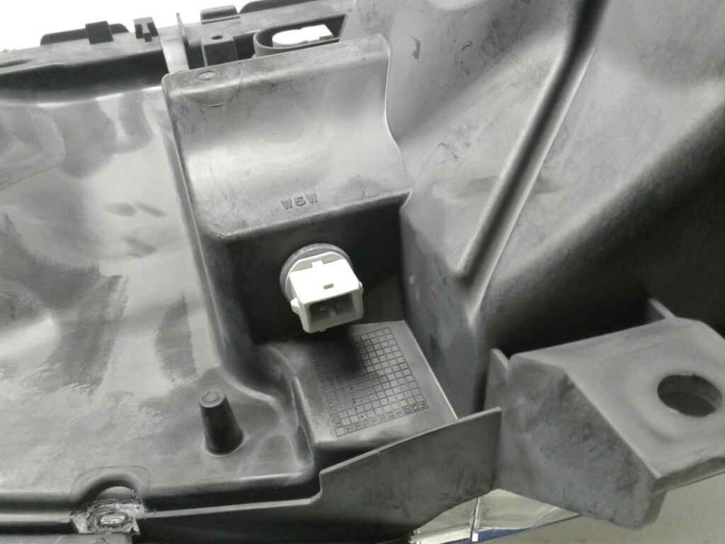 Recambio de faro derecho para renault maxity referencia OEM IAM 89317221  