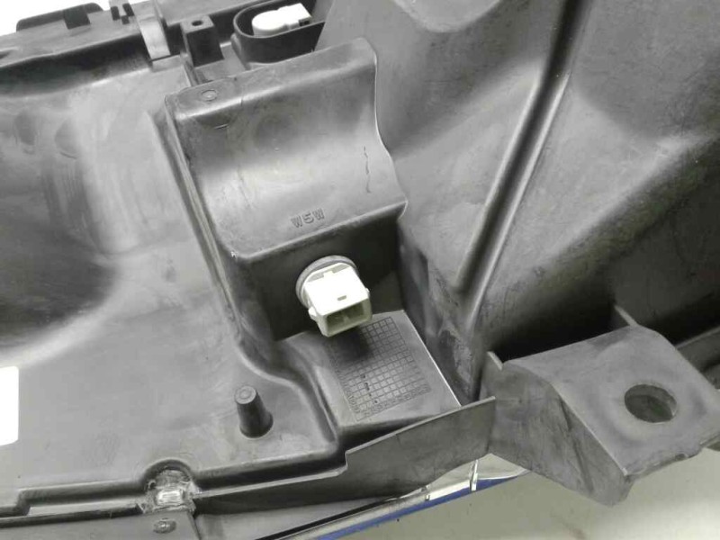 Recambio de faro derecho para renault maxity referencia OEM IAM 89317221  