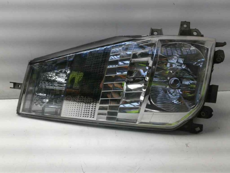 Recambio de faro derecho para renault maxity referencia OEM IAM 89317221  