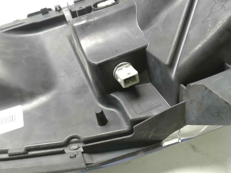 Recambio de faro derecho para renault maxity referencia OEM IAM 89317221  