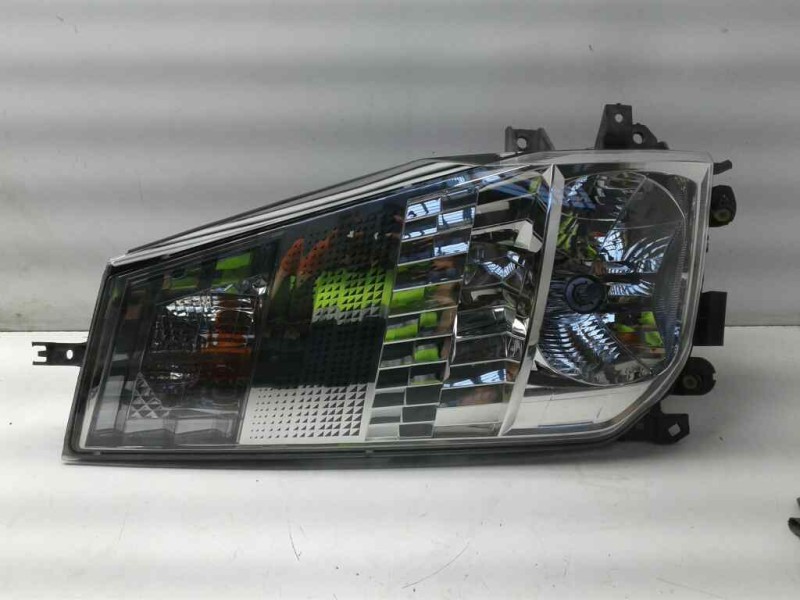 Recambio de faro derecho para renault maxity referencia OEM IAM 89317221  