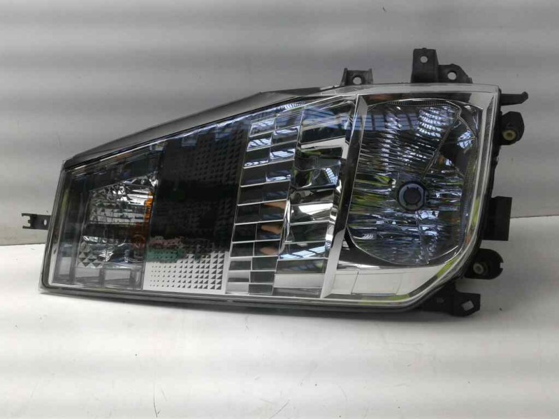 Recambio de faro derecho para renault maxity referencia OEM IAM 89317201  