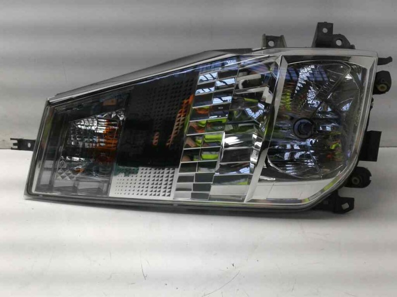 Recambio de faro derecho para renault maxity referencia OEM IAM 89317201  