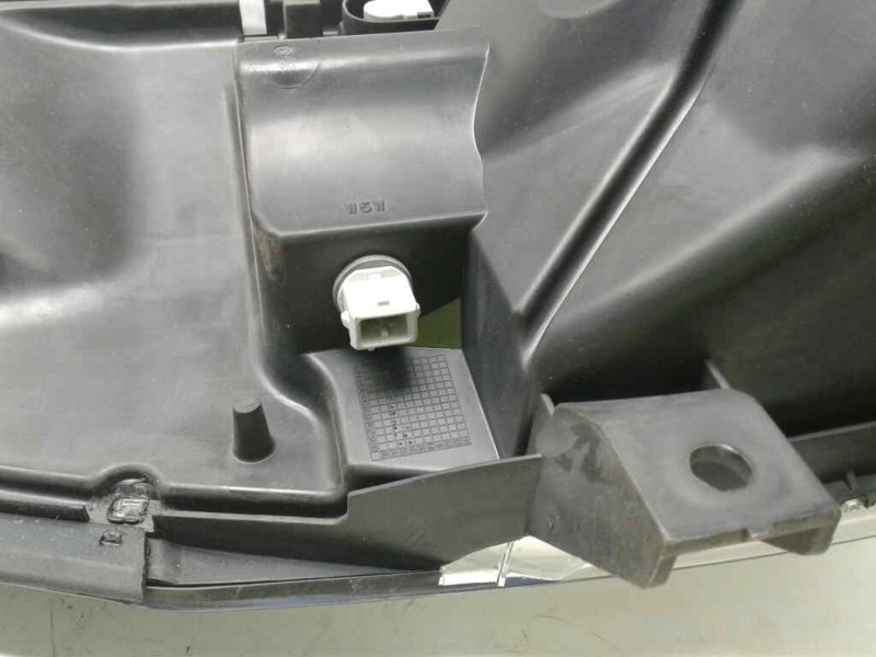 Recambio de faro derecho para renault maxity referencia OEM IAM 89317201  