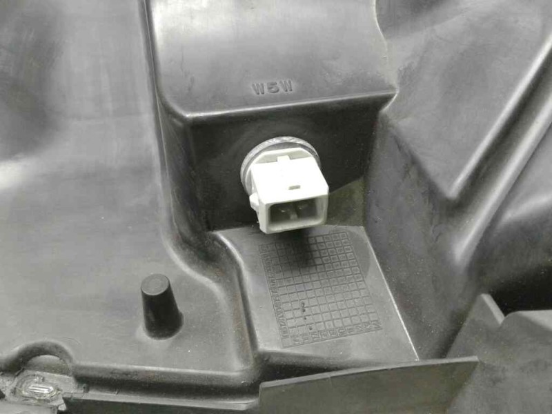 Recambio de faro derecho para renault maxity referencia OEM IAM 89317221  