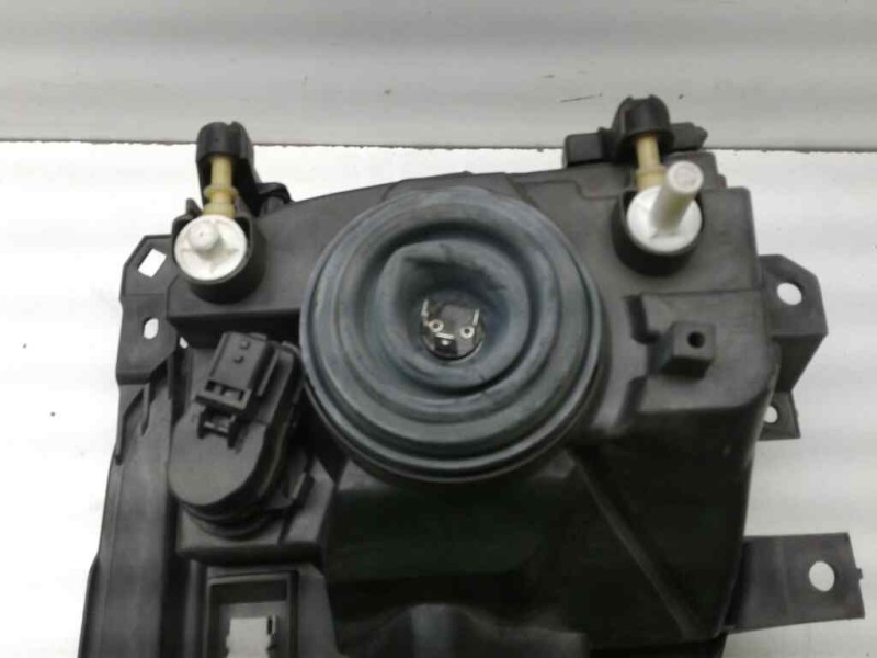 Recambio de faro derecho para renault maxity referencia OEM IAM 89317221  