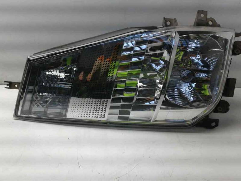 Recambio de faro derecho para renault maxity referencia OEM IAM 89317221  