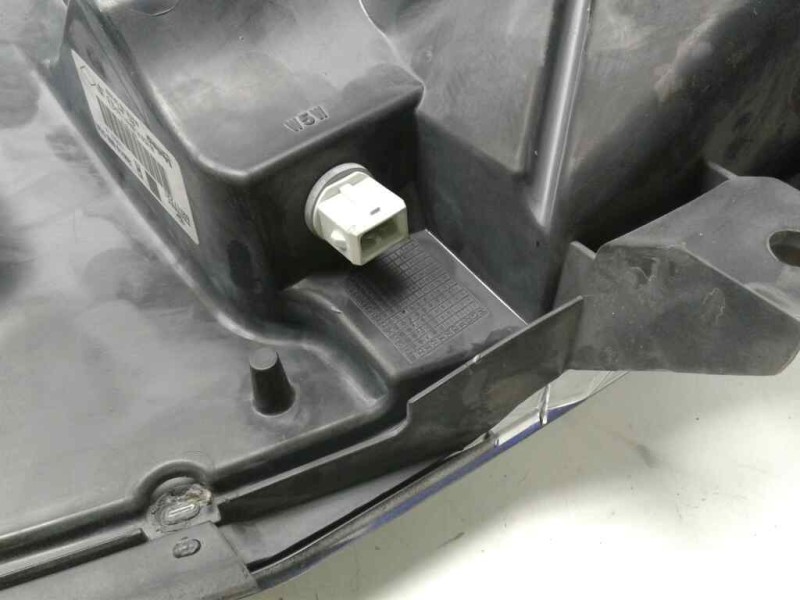 Recambio de faro derecho para renault maxity referencia OEM IAM 89317221  