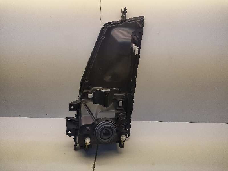 Recambio de faro derecho para renault maxity referencia OEM IAM 8931721  