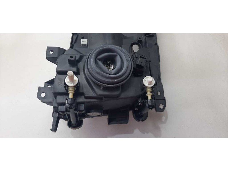Recambio de faro derecho para renault maxity referencia OEM IAM 8931721  