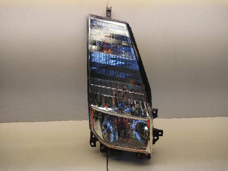 Recambio de faro derecho para renault maxity referencia OEM IAM 8931721  