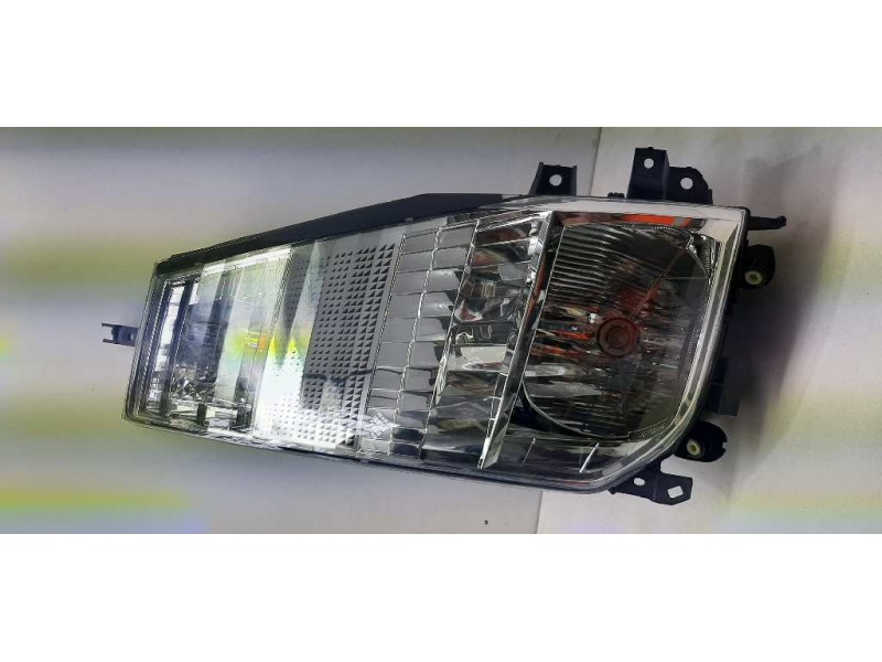 Recambio de faro derecho para renault maxity referencia OEM IAM 8931721  