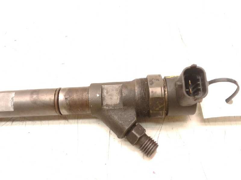 Recambio de inyector para kia sorento 2.5 crdi vgt ex1 referencia OEM IAM 33800  