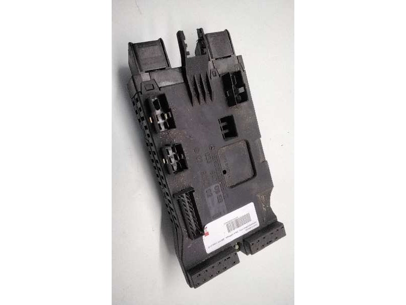 Recambio de caja fusibles para mercedes vito (w638) caja cerrada referencia OEM IAM 0005400650  