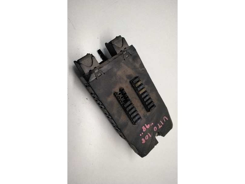 Recambio de caja fusibles para mercedes vito (w638) caja cerrada referencia OEM IAM 0005400650  