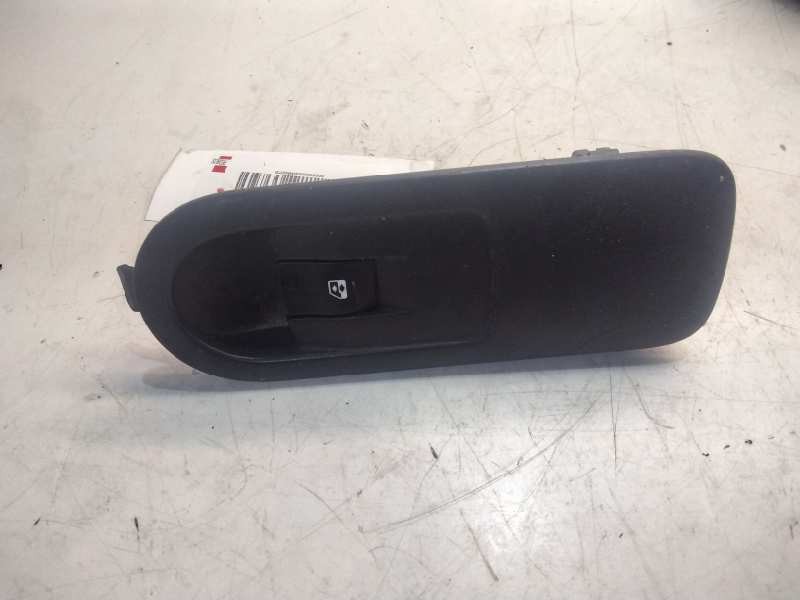 Recambio de mando elevalunas delantero derecho para renault scenic ii grand luxe privilege referencia OEM IAM 8200315027  