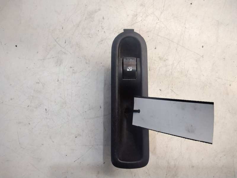 Recambio de mando elevalunas trasero derecho para renault scenic ii grand luxe privilege referencia OEM IAM 8200315029  