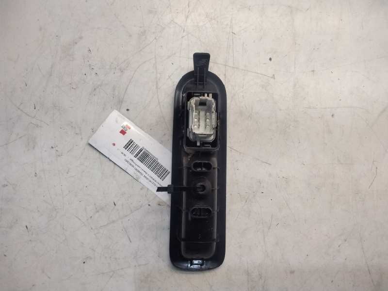Recambio de mando elevalunas trasero derecho para renault scenic ii grand luxe privilege referencia OEM IAM 8200315029  