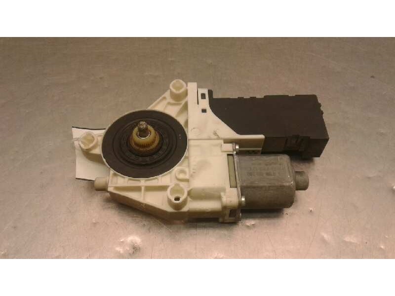 Recambio de motor elevalunas delantero izquierdo para peugeot 407 st confort referencia OEM IAM 0130822200  