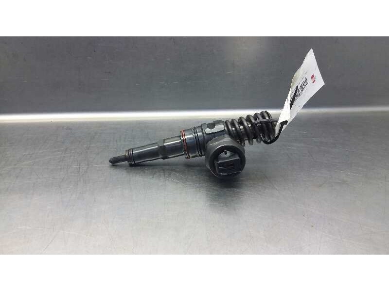 Recambio de inyector para volkswagen golf iv berlina (1j1) 1.9 tdi referencia OEM IAM 038120073J  