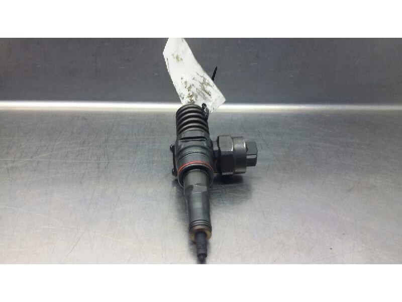 Recambio de inyector para volkswagen golf iv berlina (1j1) 1.9 tdi referencia OEM IAM 038120073J  