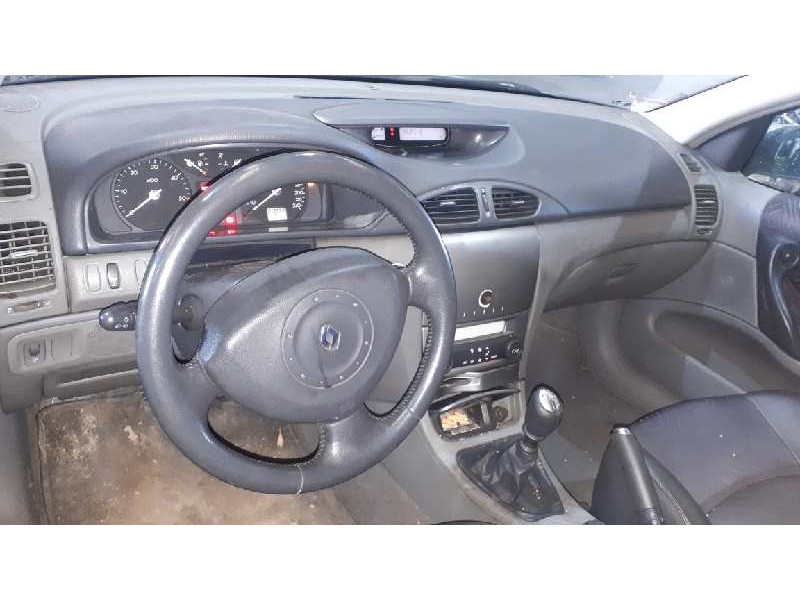renault laguna ii grandtour (kg0) del año 2001