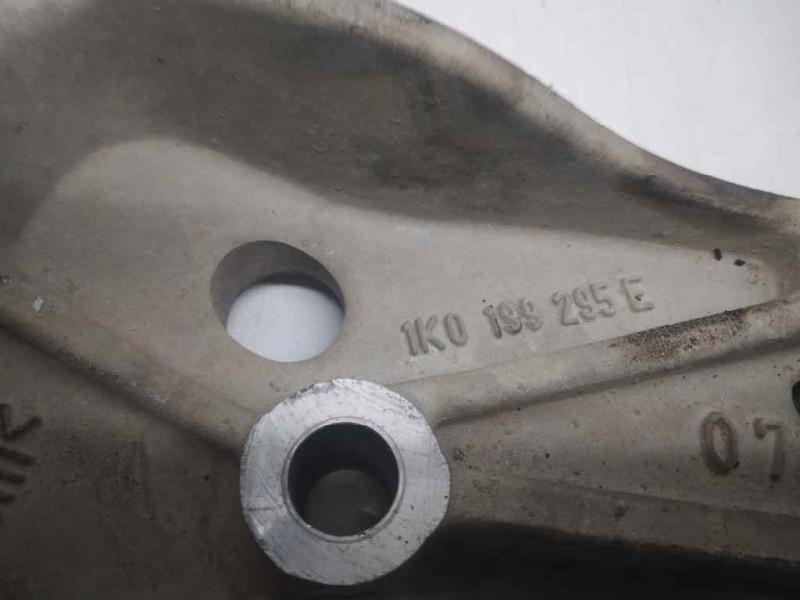 Recambio de soporte subchasis para audi a3 (8p) 1.6 ambiente referencia OEM IAM 1K0199295E DERECHO 