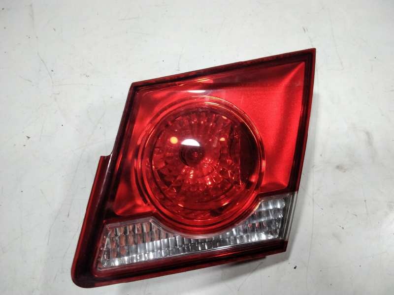 Recambio de piloto trasero derecho porton para chevrolet cruze ls referencia OEM IAM   