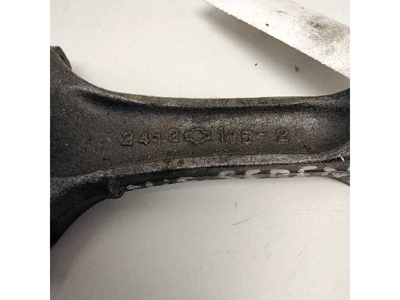 Recambio de biela para nissan serena (c23m) referencia OEM IAM 2421C52  