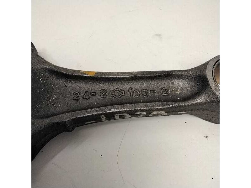 Recambio de biela para nissan serena (c23m) referencia OEM IAM 2421C52  
