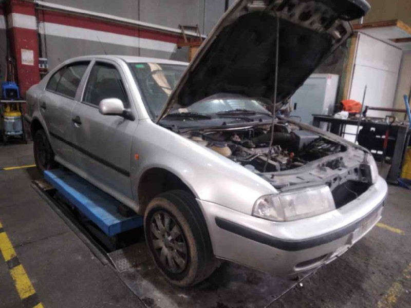 skoda octavia berlina (1u2) del año 2000