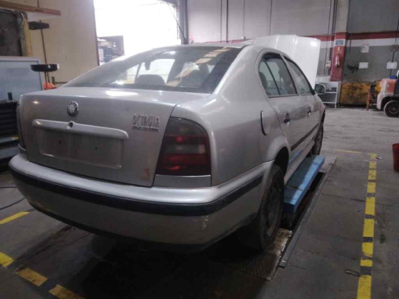 skoda octavia berlina (1u2) del año 2000