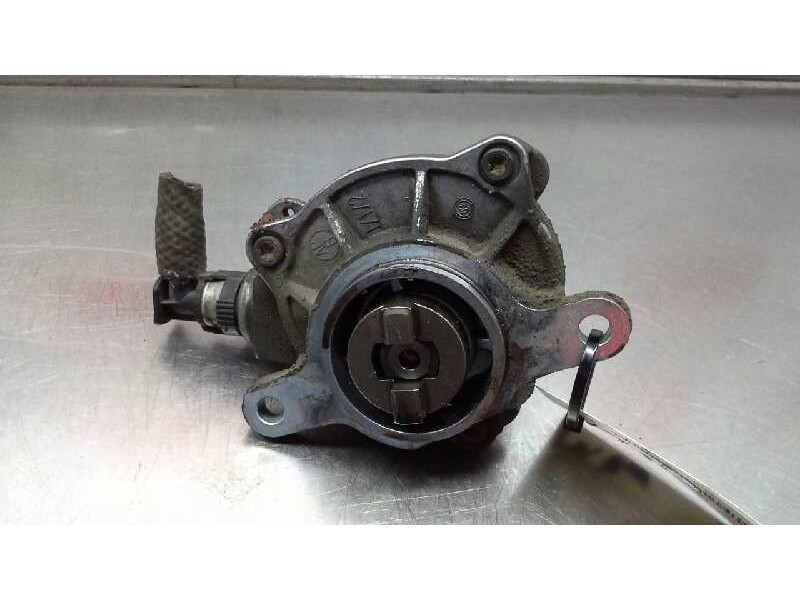 Recambio de depresor freno / bomba vacio para renault master ii phase 2 caja cerrada 2.5 diesel referencia OEM IAM B050365 LUK 