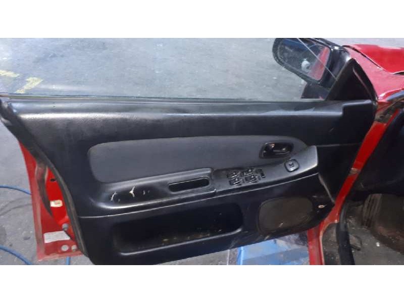 mazda 323 berlina f/s (bj) del año 1997